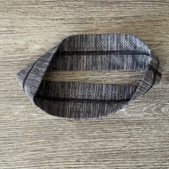 lululemon athletica Black and Gray Sweeper Accessory - Picture 3 of 3